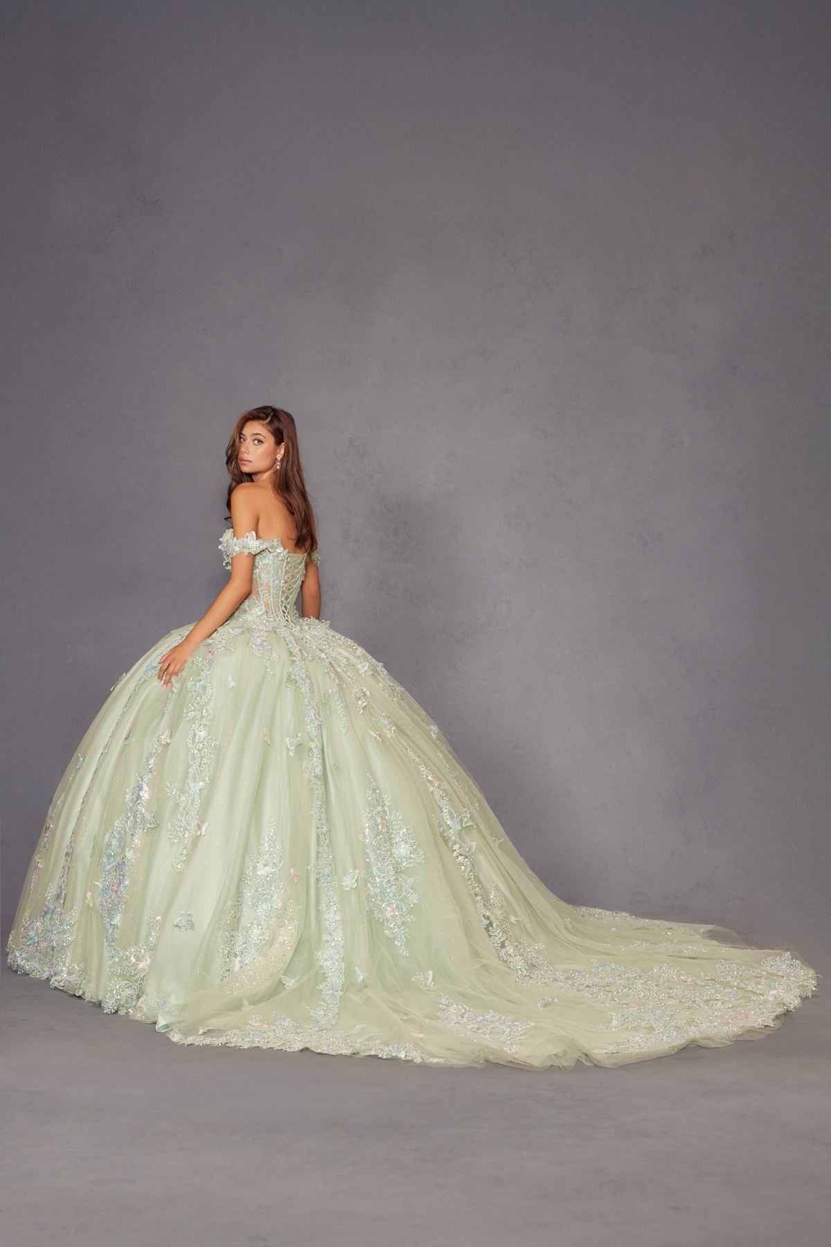 Vestido de fiesta quinceañera Juliet JT1485J estilo Cenicienta con hombros descubiertos