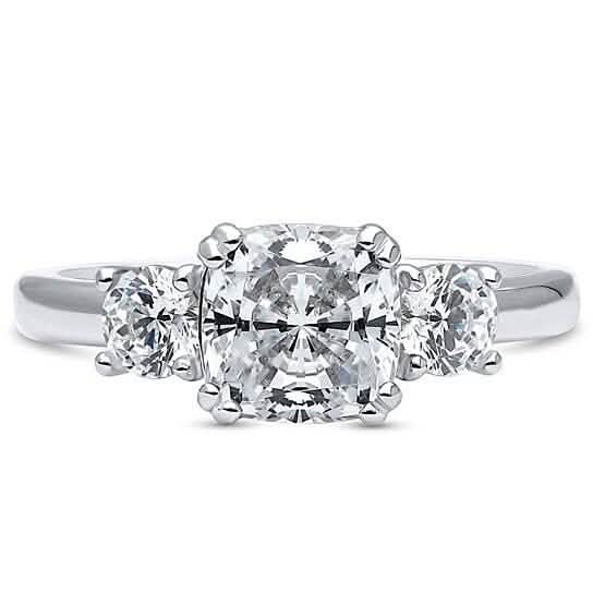 Anillo de compromiso de oro blanco de 18 quilates con talla cojín de 5,00 quilates