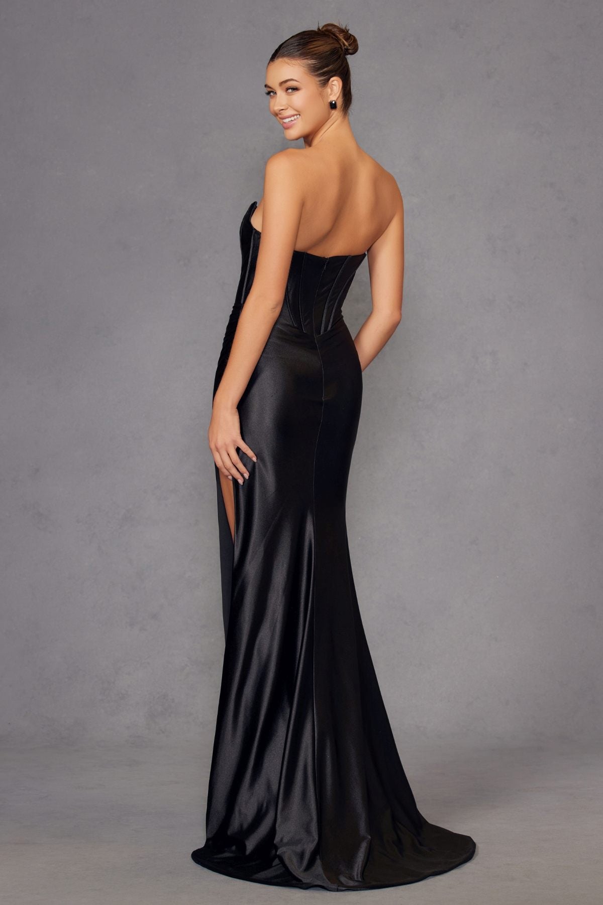 Juliet JT2527L Vestido largo sin tirantes, escote corazón, de satén