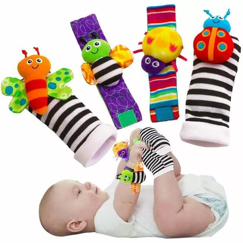 Juego de sonajeros de pulsera de 4 piezas: lindos calcetines suaves con animales para bebés