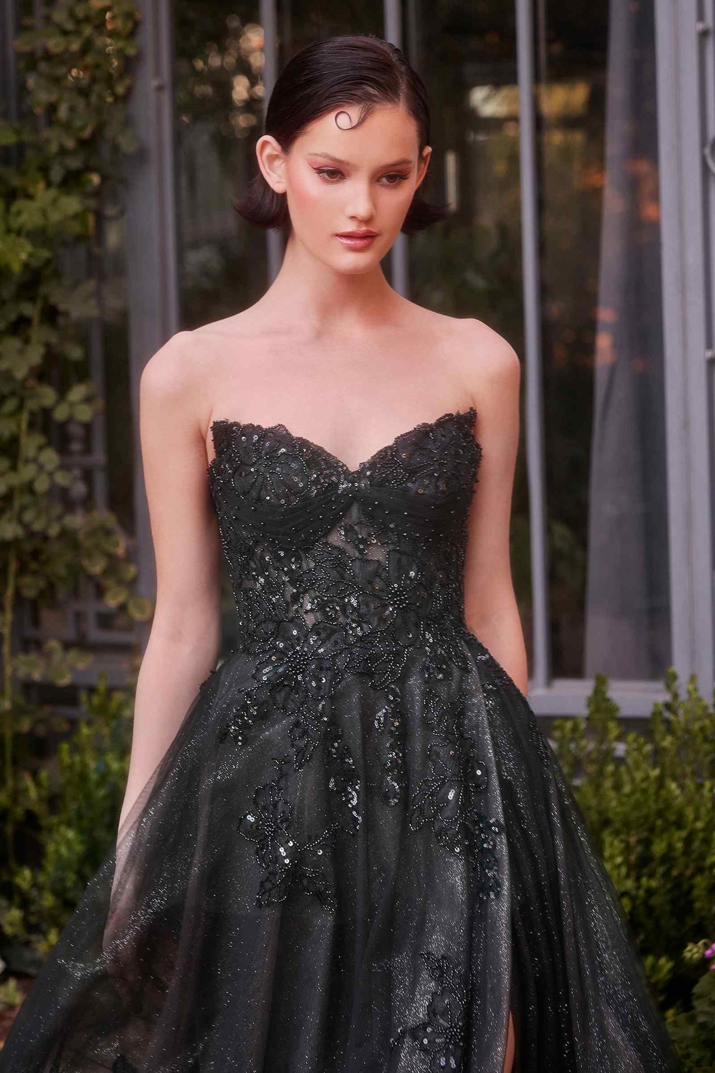 Vestido de gala sin tirantes de tul con capas Andrea & Leo A1378