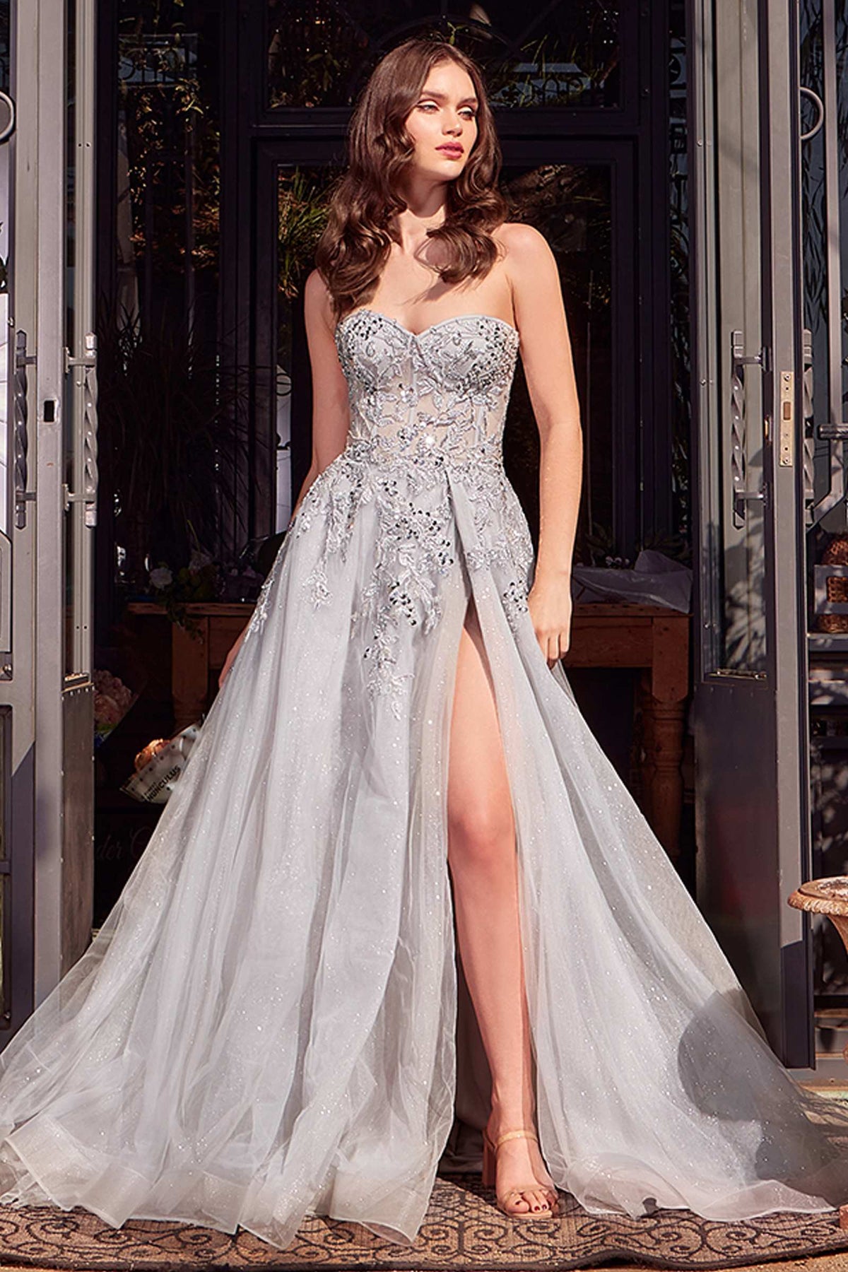 Vestido A1415 de Andrea & Leo con corsé sin tirantes y adornos de gala