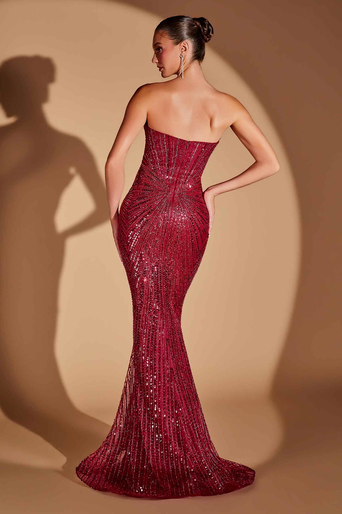Vestido de noche sirena Ladivine CD0108 ceñido sin tirantes con cristales