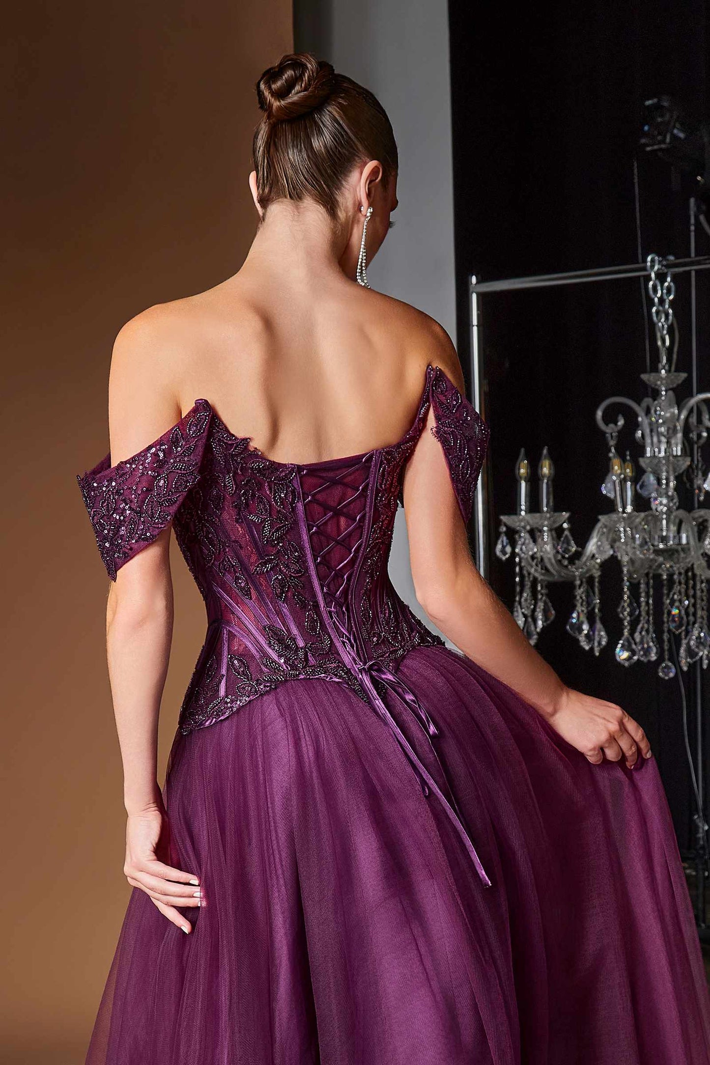 Vestido de gala de tul con escote Bardot y corte A Ladivine CD657