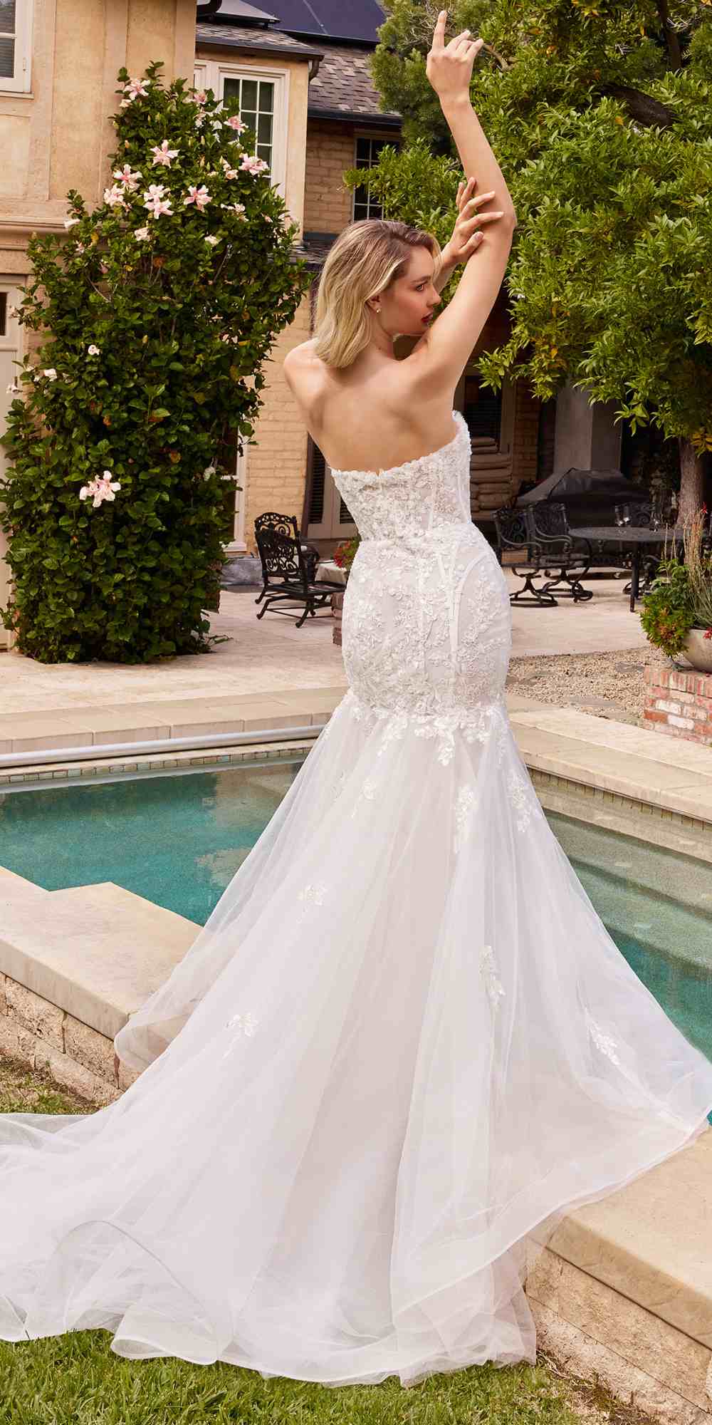 Vestido Largo Estraple de Sirena Ladivine CD858W con Mangas Removibles