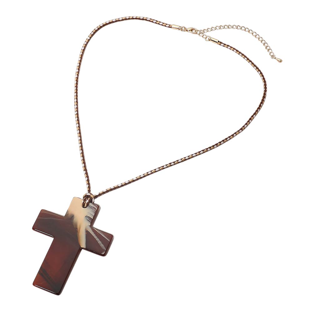 Collar de cordón con colgante de cruz de resina