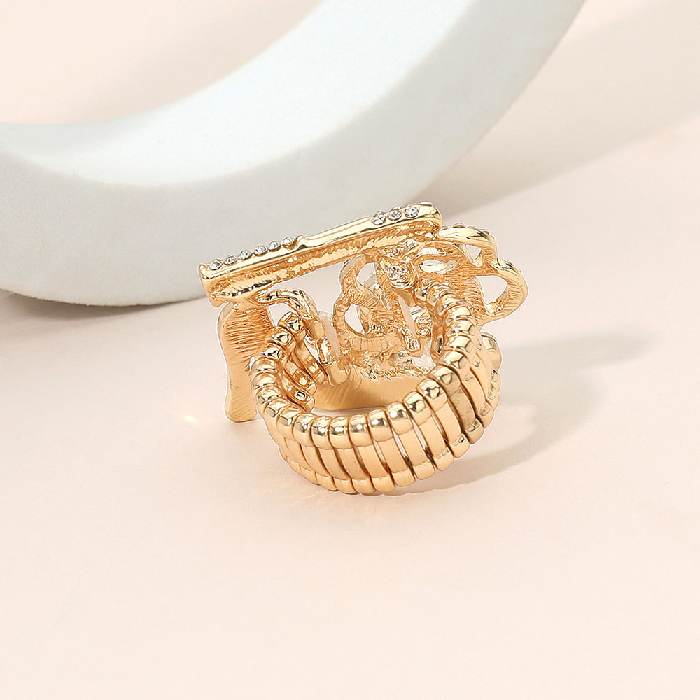 Anillo elástico de flor con lápiz labial, tacón alto y pavé de pedrería