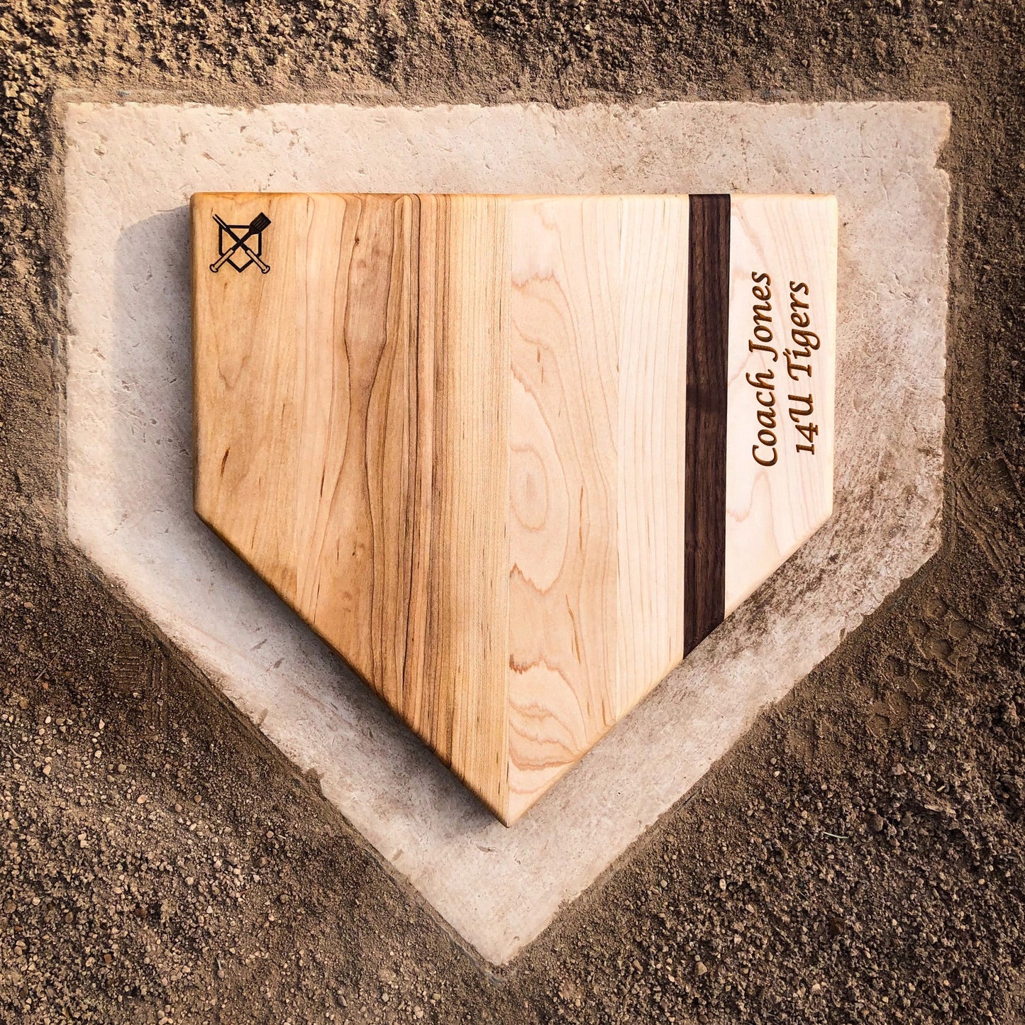 Tabla de cortar "Home Plate" con grabado de texto personalizado (30x30 cm)