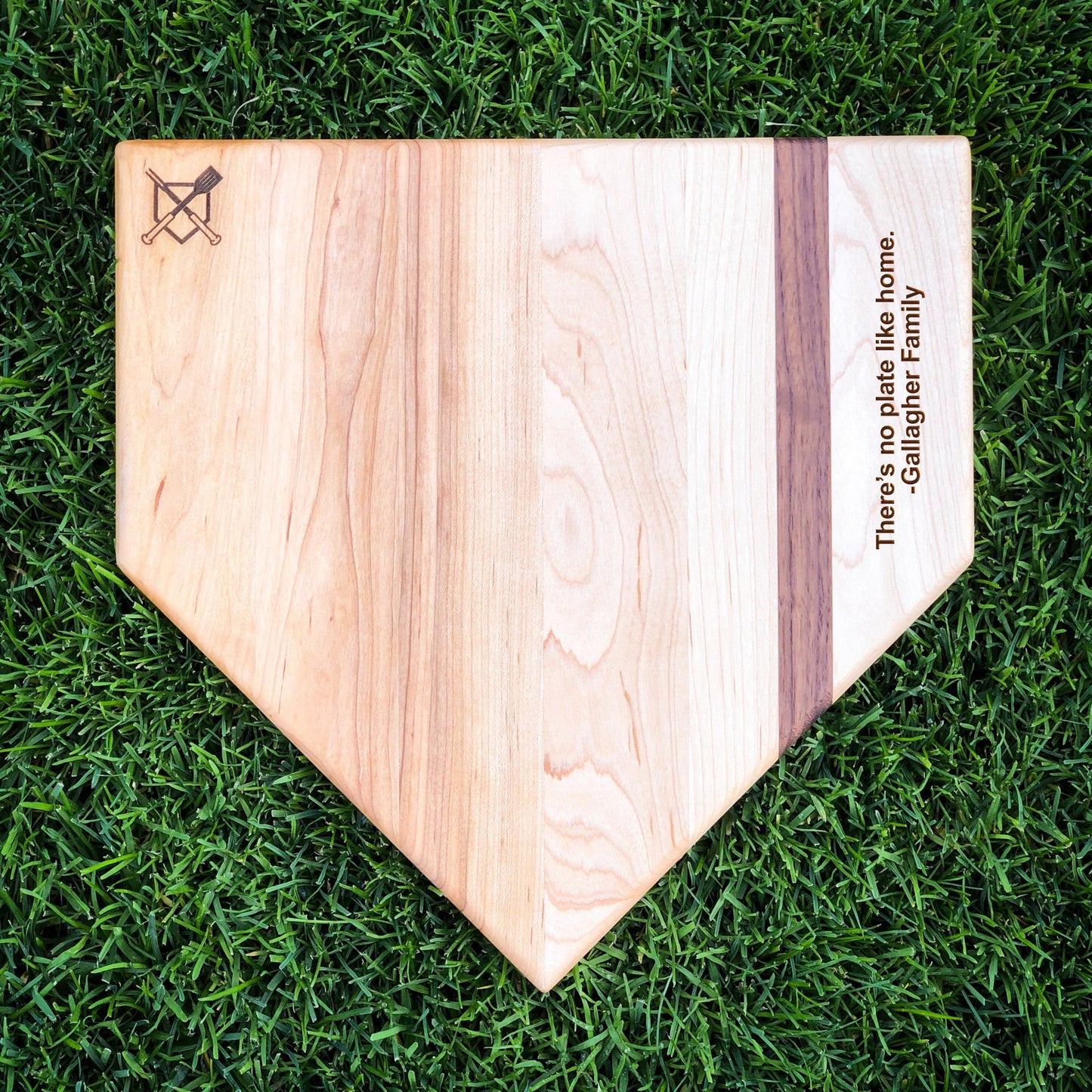 Tabla de cortar con forma de plato de béisbol de tamaño completo (17" x 17") con grabado de texto personalizado