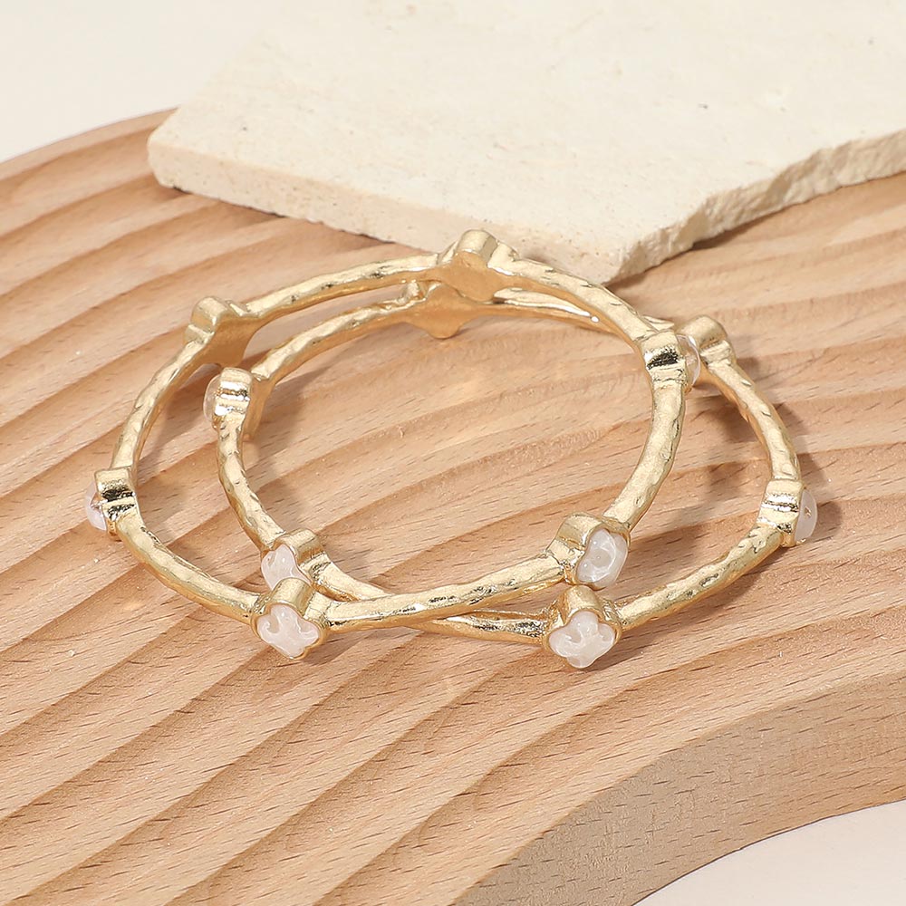 2PCS - Quatrefoil Stone Accent Hammered Metal Multi Layered Bangle Bracelets