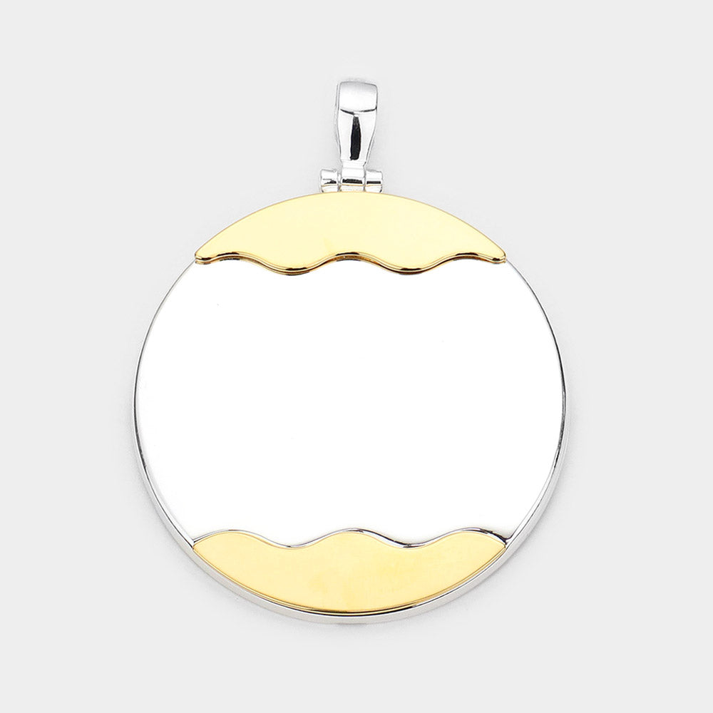 Wave Detailed Metal Round Pendant