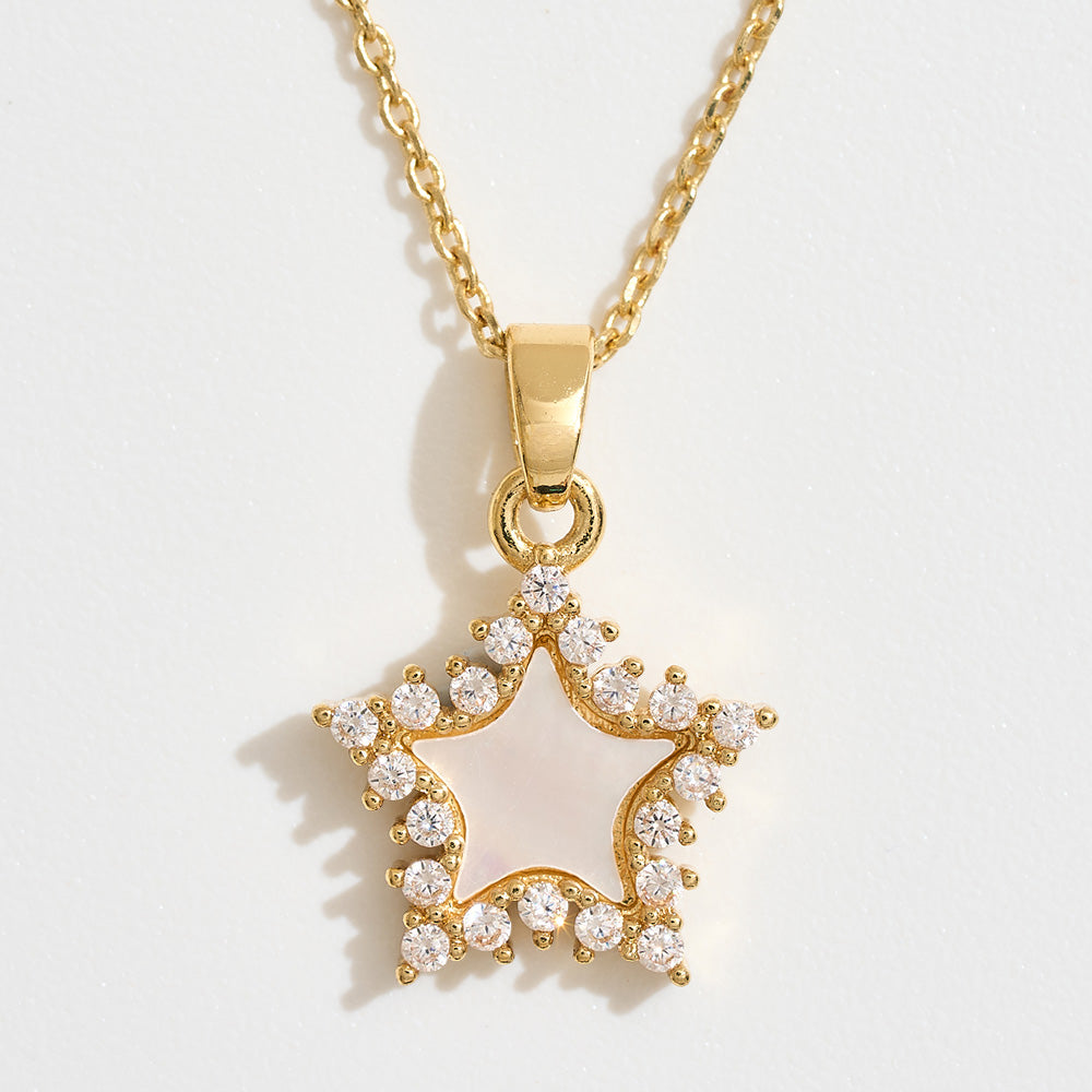 Collar con colgante de estrella de nácar y borde de circonita cúbica con baño de oro de 14 quilates