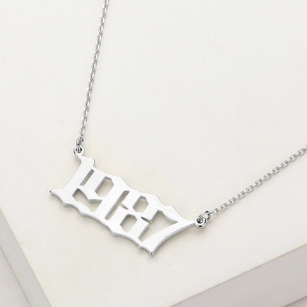 Collar con colgante de placa chapado en oro blanco con año de nacimiento 1987