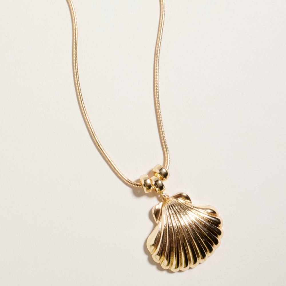 Metal Scallop Shell Pendant Necklace