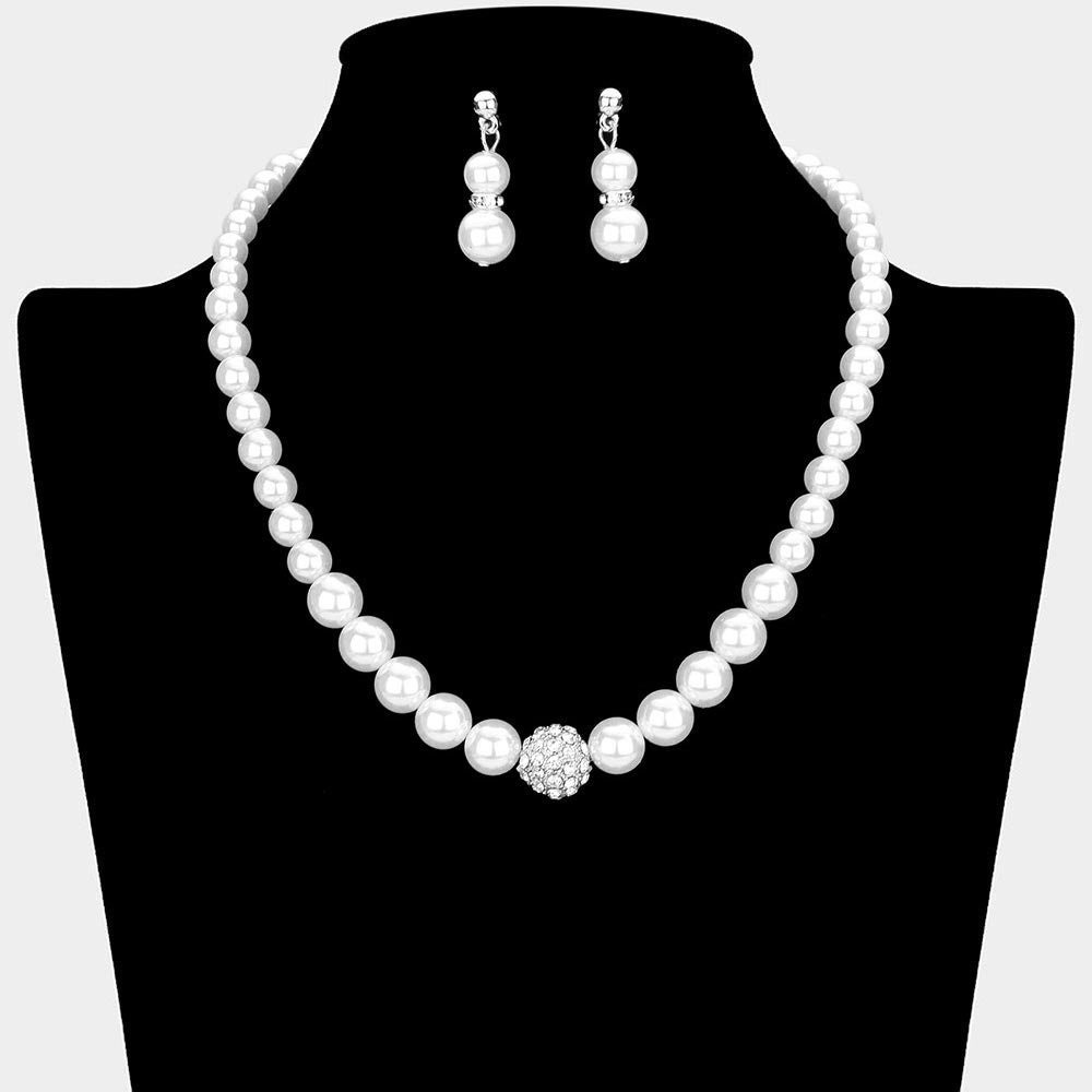 Collar de hebra de perlas y bolas pavé