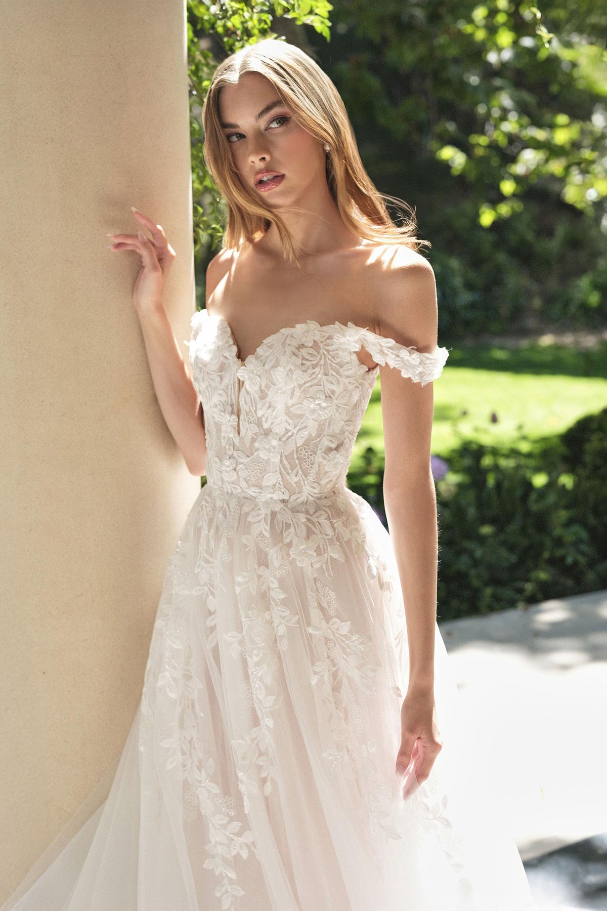 Andrea & Leo WL057 Vestido de novia corte A con hombros descubiertos