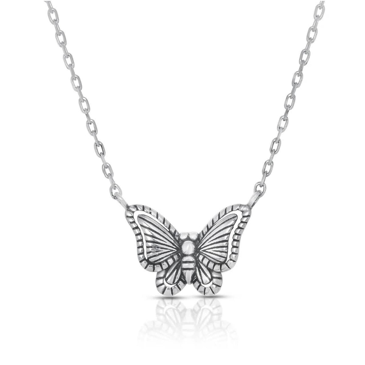 Delicado collar de mariposa