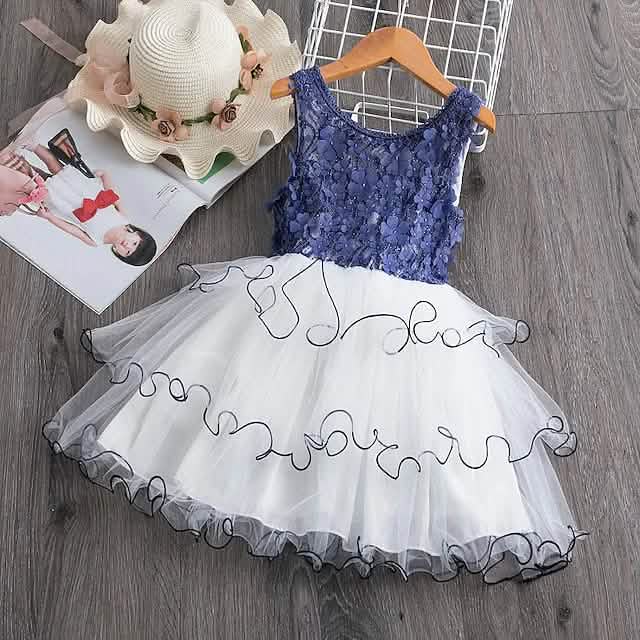 Vestido bordado de malla con volantes para niñas