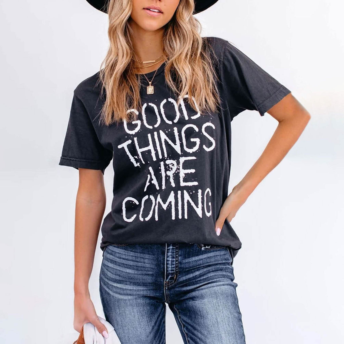 Camiseta casual de manga corta y cuello redondo con estampado de letras