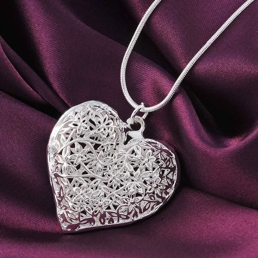 Collar de plata de ley con corazón filigranado abombado
