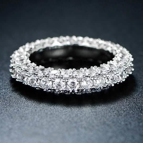 Anillo de eternidad de oro blanco y circonita cúbica talla italiana de 3 filas - Talla: 5