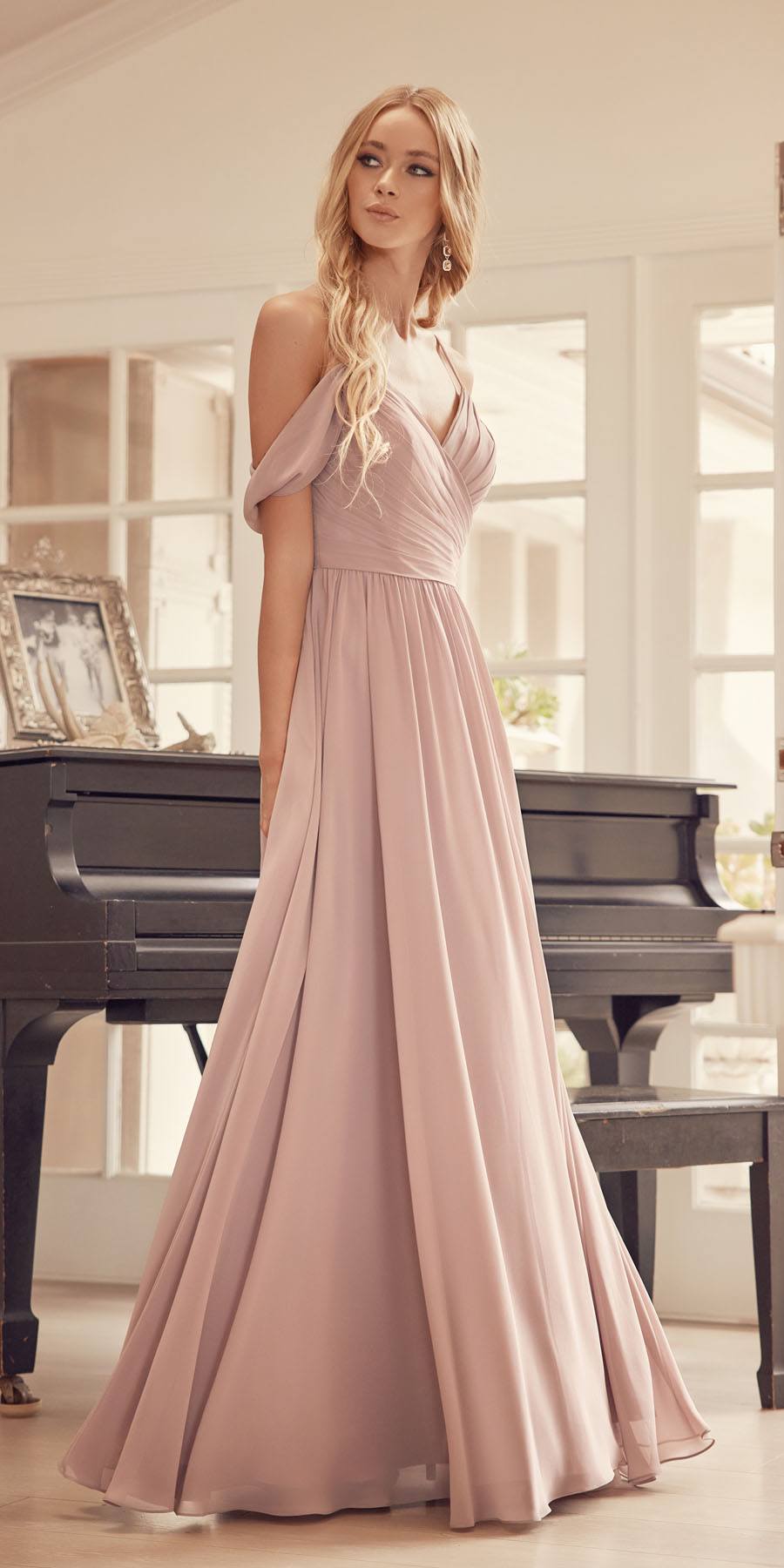 Vestido de noche formal Juliet 262 plisado con hombros descubiertos