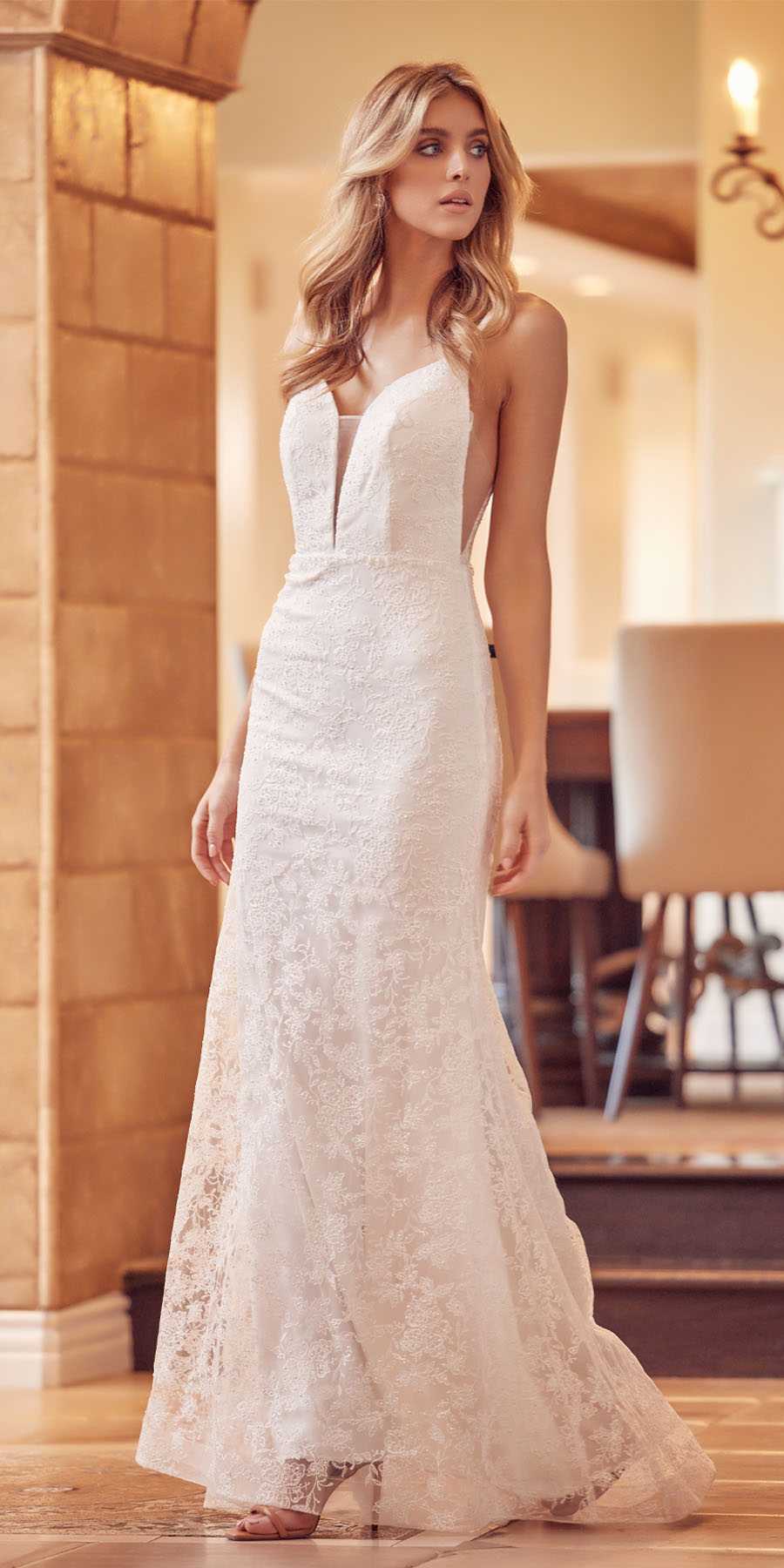 Vestido ceñido Juliet 272 con encaje bordado y detalles de pedrería
