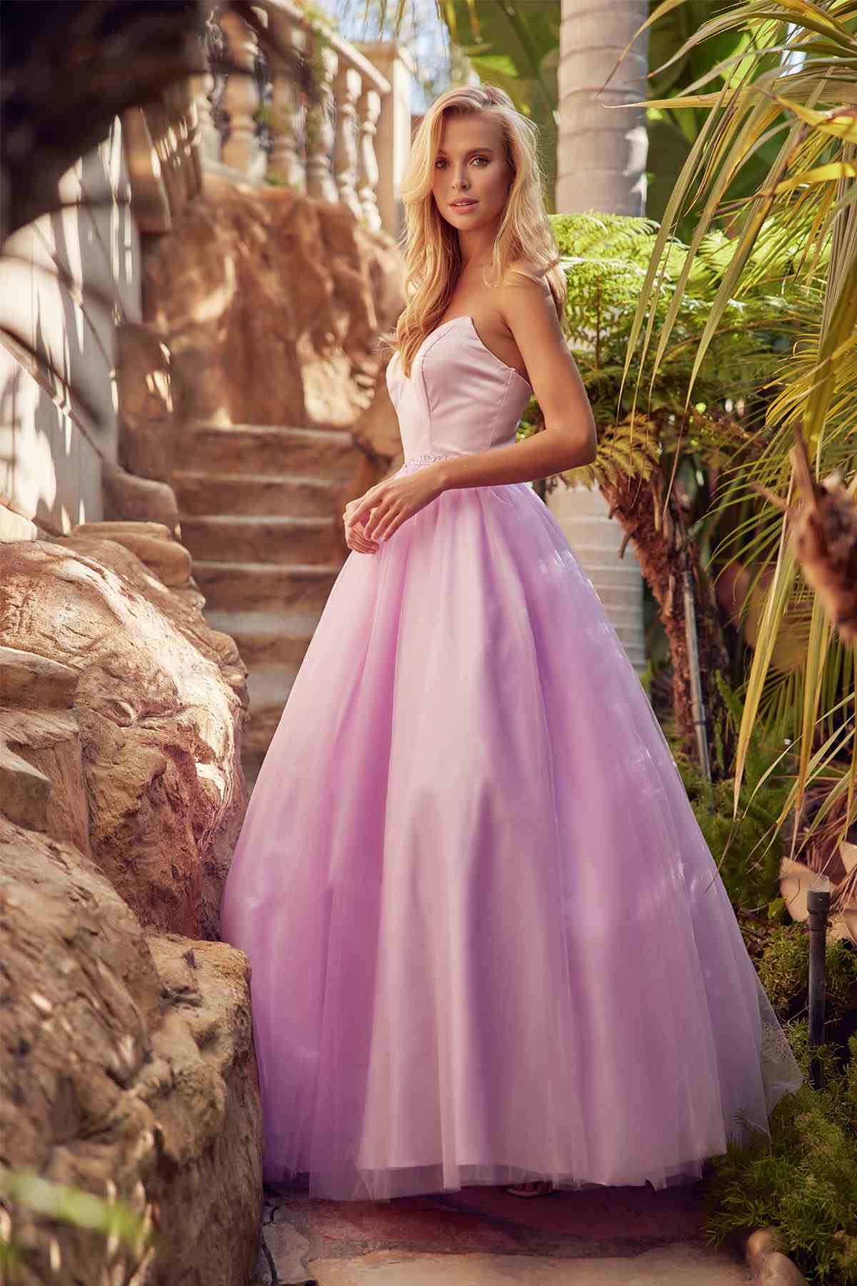 Juliet 265 Vestido de Gala Acampanado sin Tirantes con Cinturón de Cuentas
