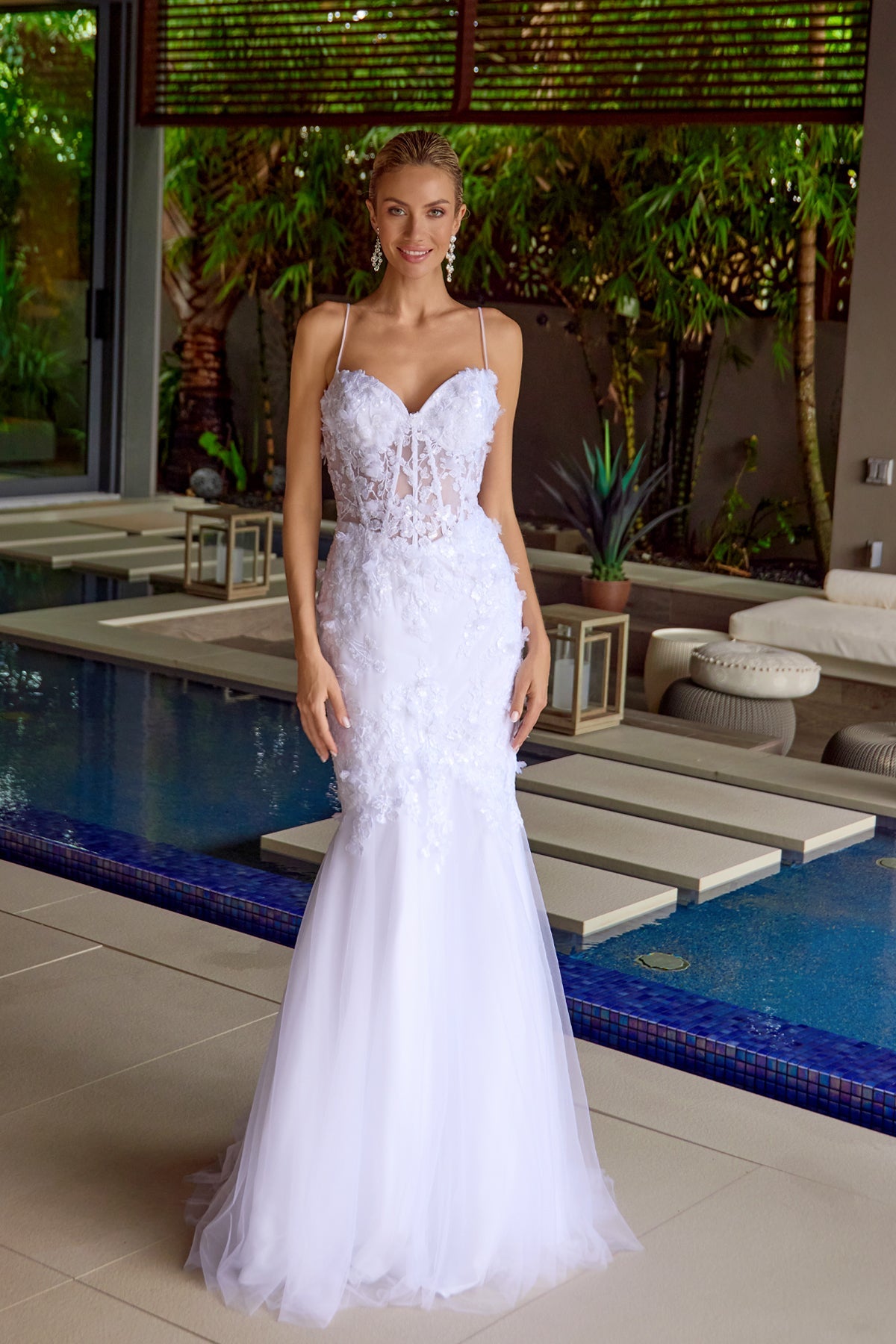 Vestido de trompeta largo con escote corazón, corpiño deshuesado y adornado Juliet JT2469KW