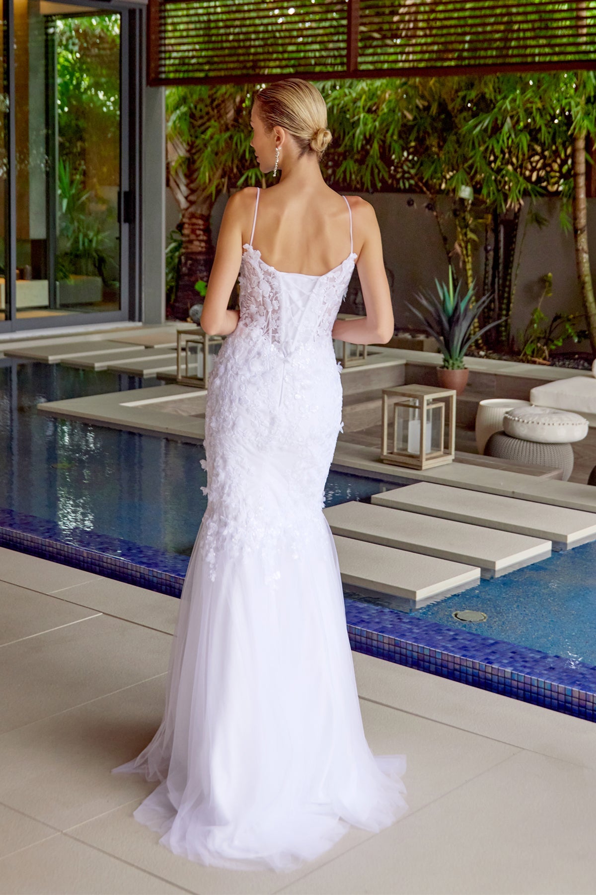 Vestido de trompeta largo con escote corazón, corpiño deshuesado y adornado Juliet JT2469KW