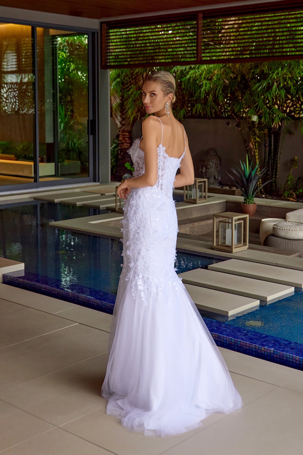 Vestido de trompeta largo con escote corazón, corpiño deshuesado y adornado Juliet JT2469KW
