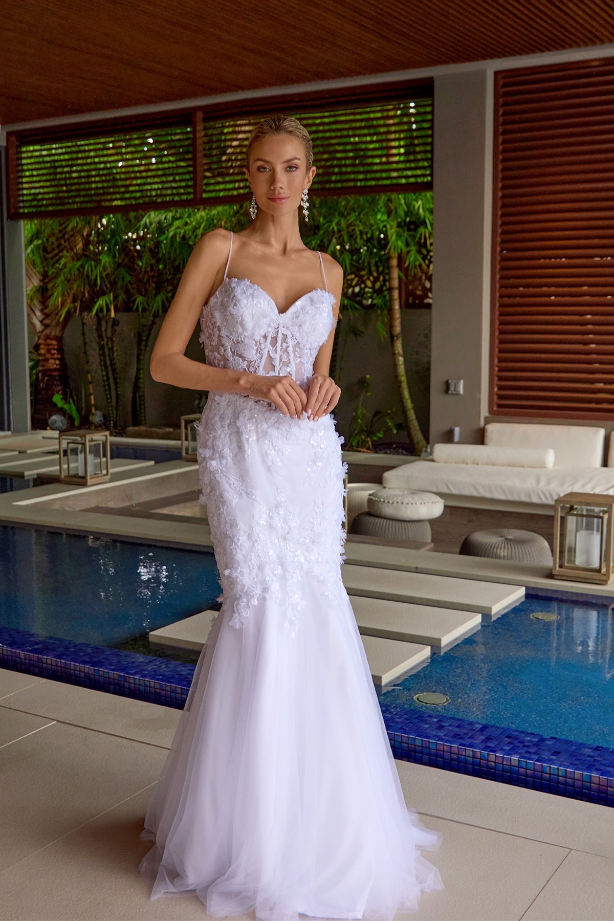 Vestido de trompeta largo con escote corazón, corpiño deshuesado y adornado Juliet JT2469KW