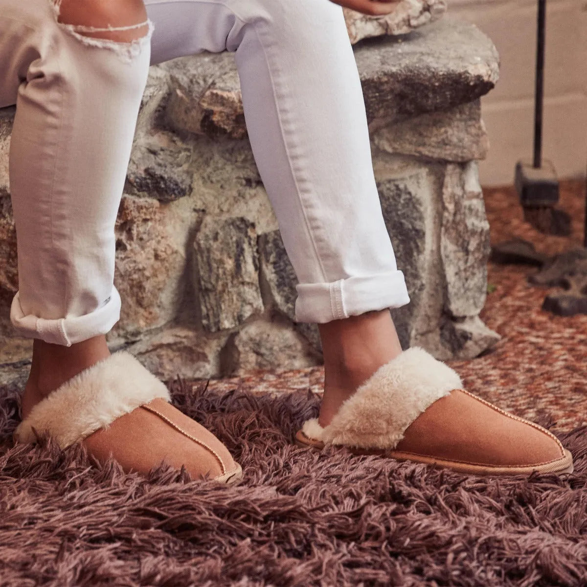 Minnetonka Chesney - Womens Slippers