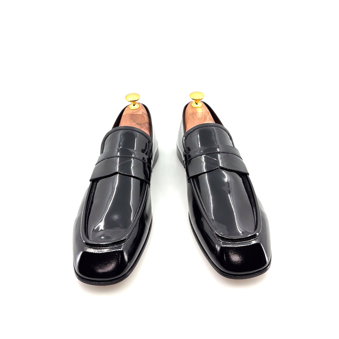 Mocasines con borlas de charol C Collection - Negros