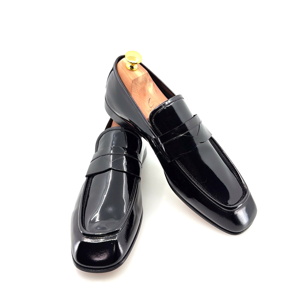 Mocasines con borlas de charol C Collection - Negros