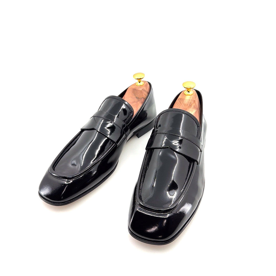 Mocasines con borlas de charol C Collection - Negros