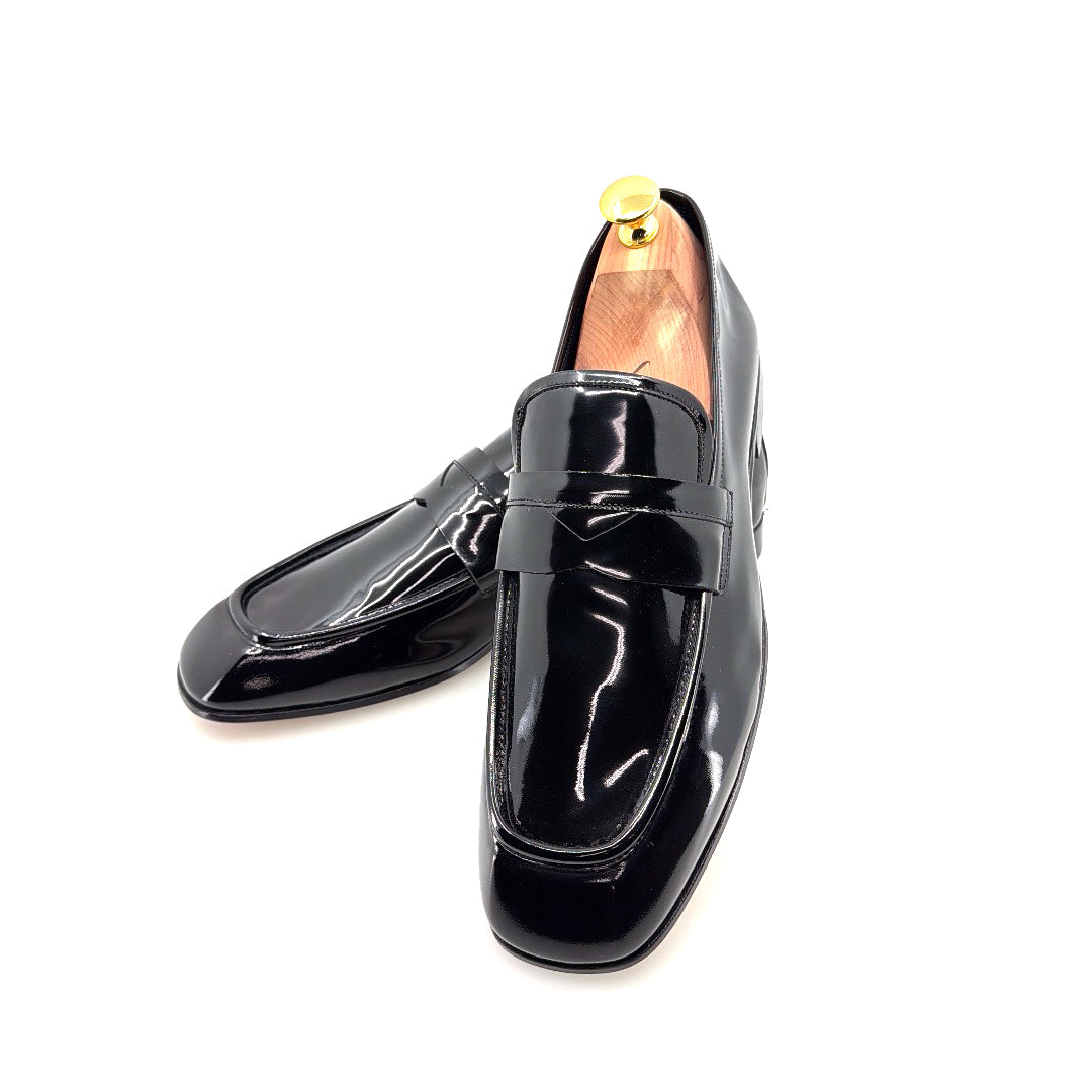 Mocasines con borlas de charol C Collection - Negros