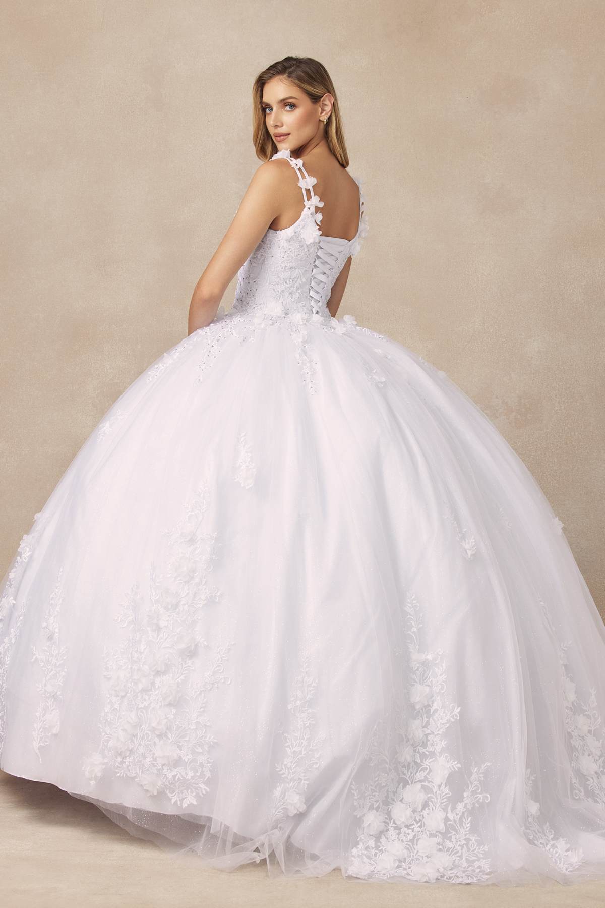 Vestido de quinceañera Juliet 1437 de gala con aplicaciones florales y flores 3D