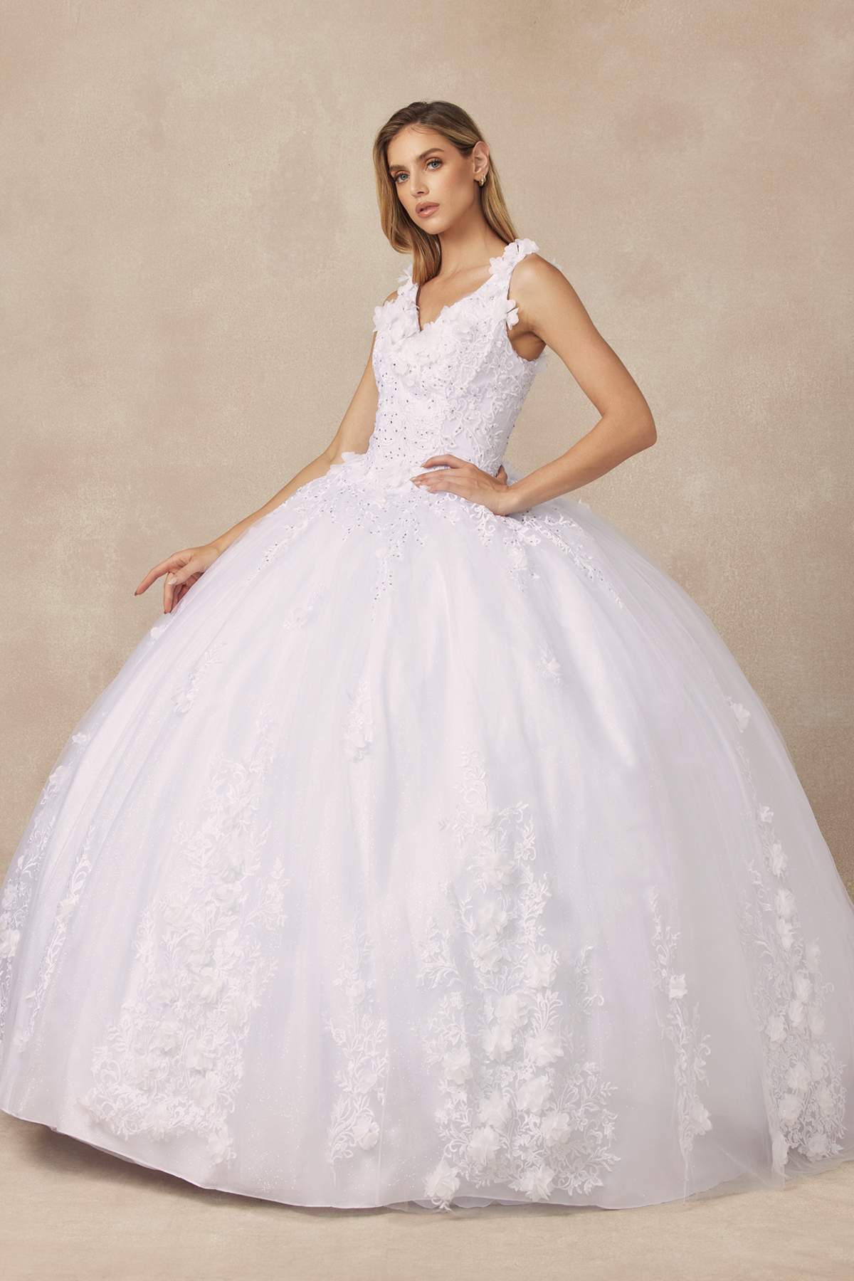 Vestido de quinceañera Juliet 1437 de gala con aplicaciones florales y flores 3D