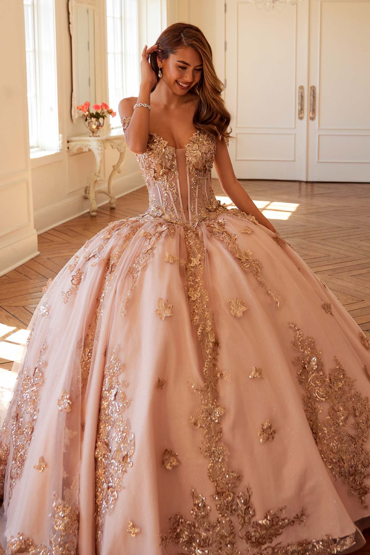 Vestido de fiesta quinceañera Juliet JT1485J estilo Cenicienta con hombros descubiertos