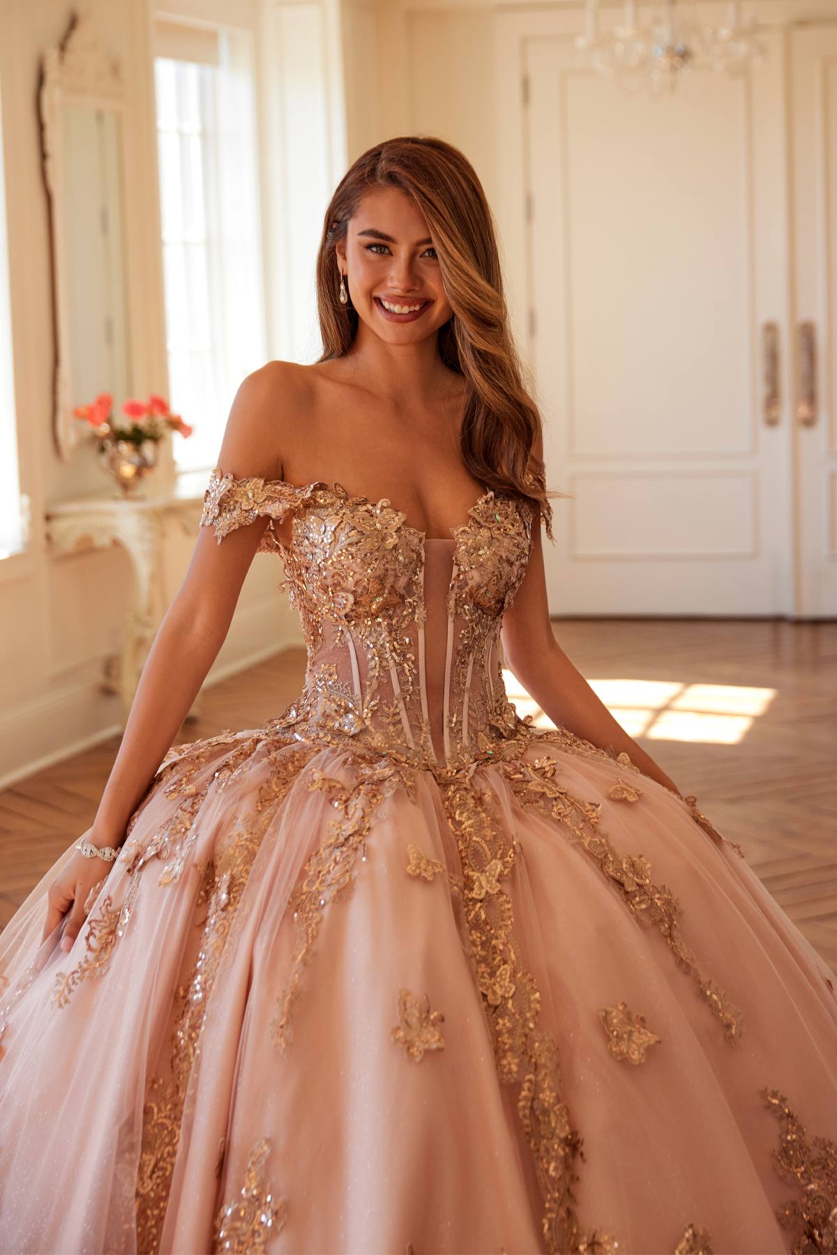 Vestido de fiesta quinceañera Juliet JT1485J estilo Cenicienta con hombros descubiertos