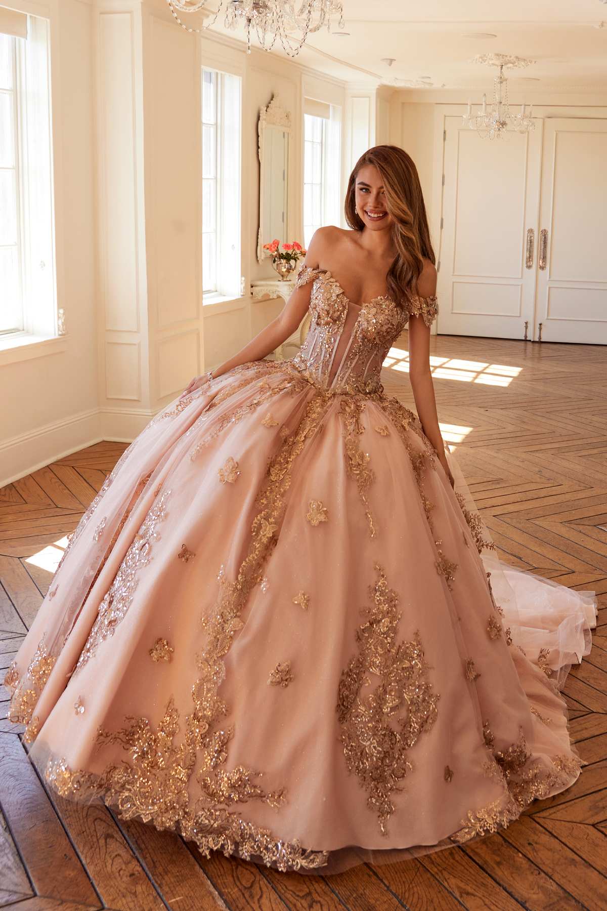 Vestido de fiesta quinceañera Juliet JT1485J estilo Cenicienta con hombros descubiertos