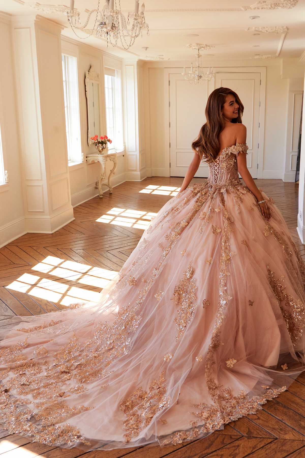 Vestido de fiesta quinceañera Juliet JT1485J estilo Cenicienta con hombros descubiertos