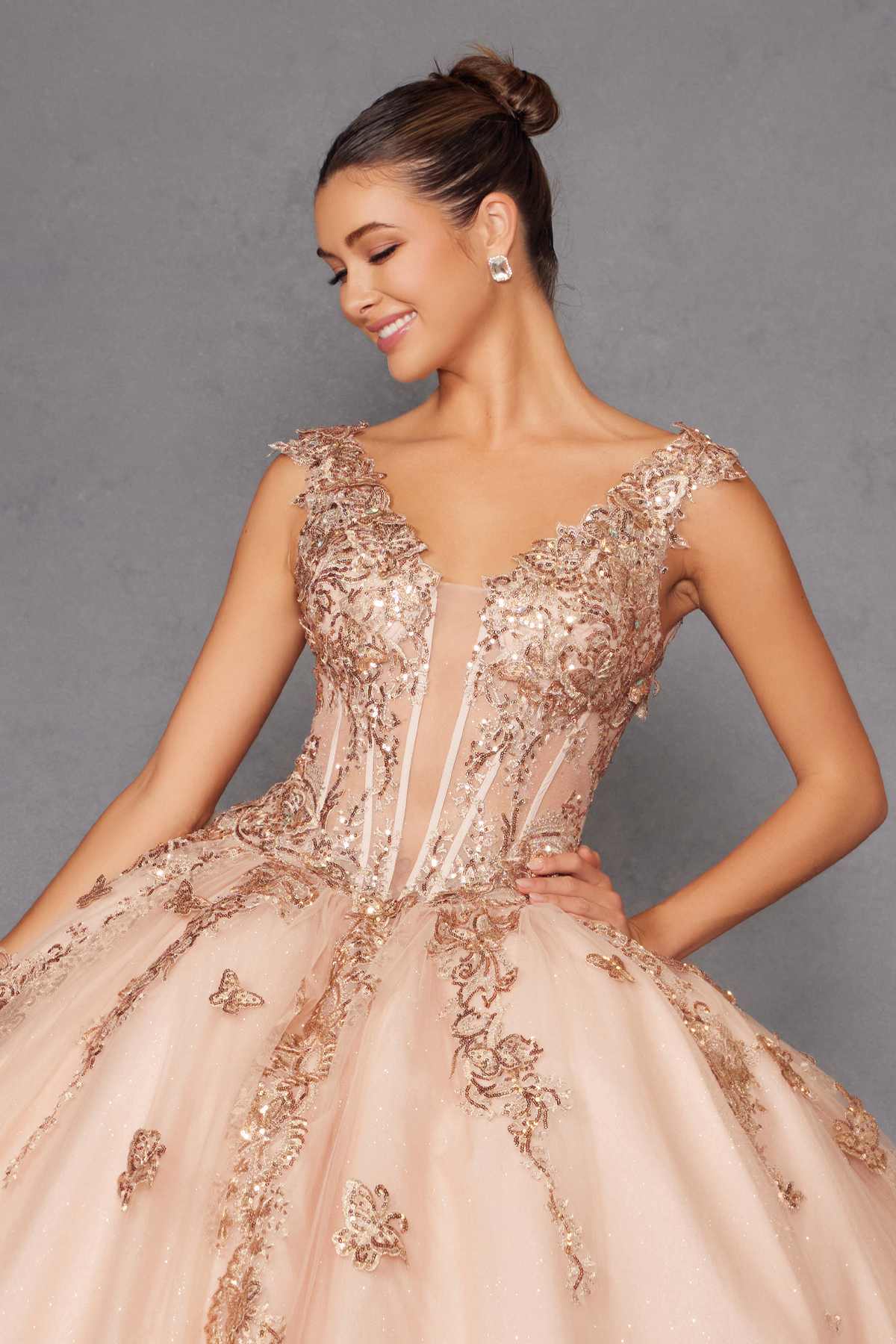 Vestido de fiesta quinceañera Juliet JT1485J estilo Cenicienta con hombros descubiertos