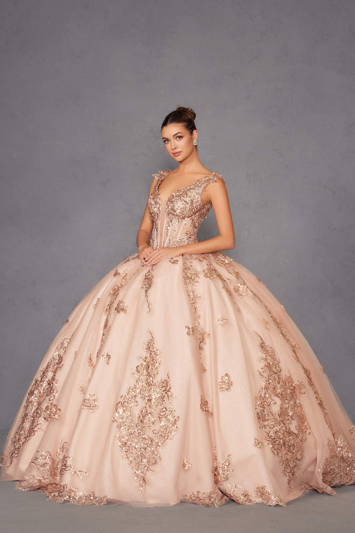 Vestido de fiesta quinceañera Juliet JT1485J estilo Cenicienta con hombros descubiertos