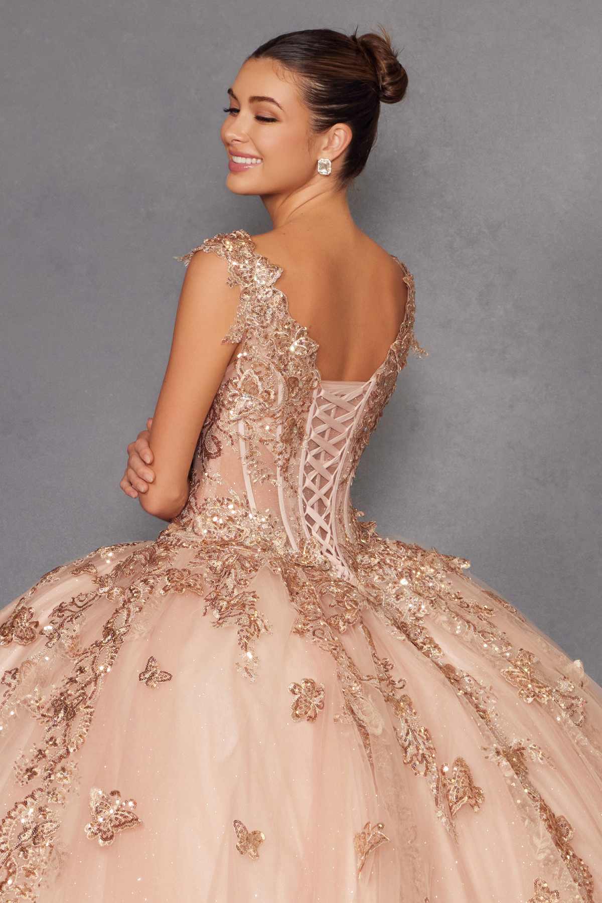 Vestido de fiesta quinceañera Juliet JT1485J estilo Cenicienta con hombros descubiertos