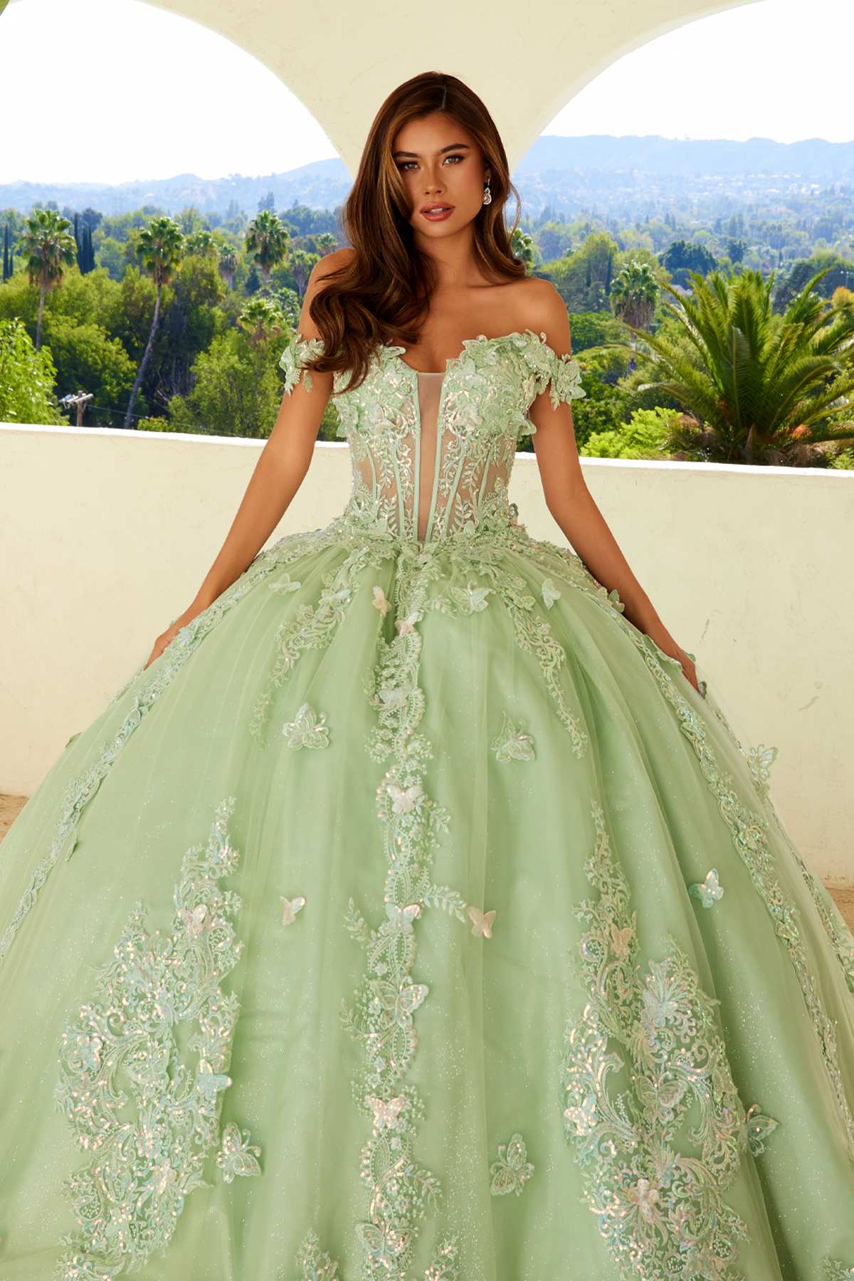 Vestido de fiesta quinceañera Juliet JT1485J estilo Cenicienta con hombros descubiertos
