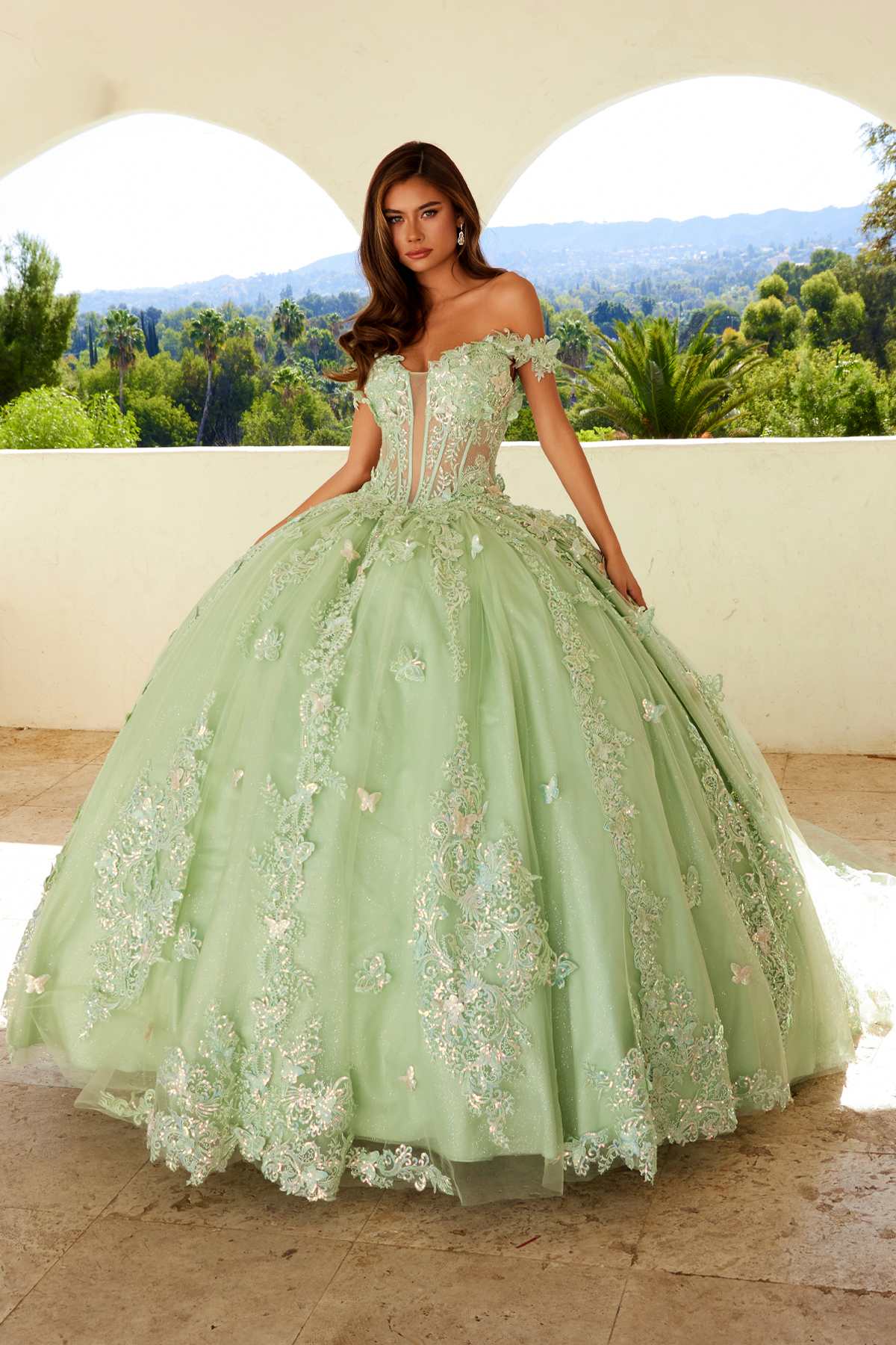 Vestido de fiesta quinceañera Juliet JT1485J estilo Cenicienta con hombros descubiertos