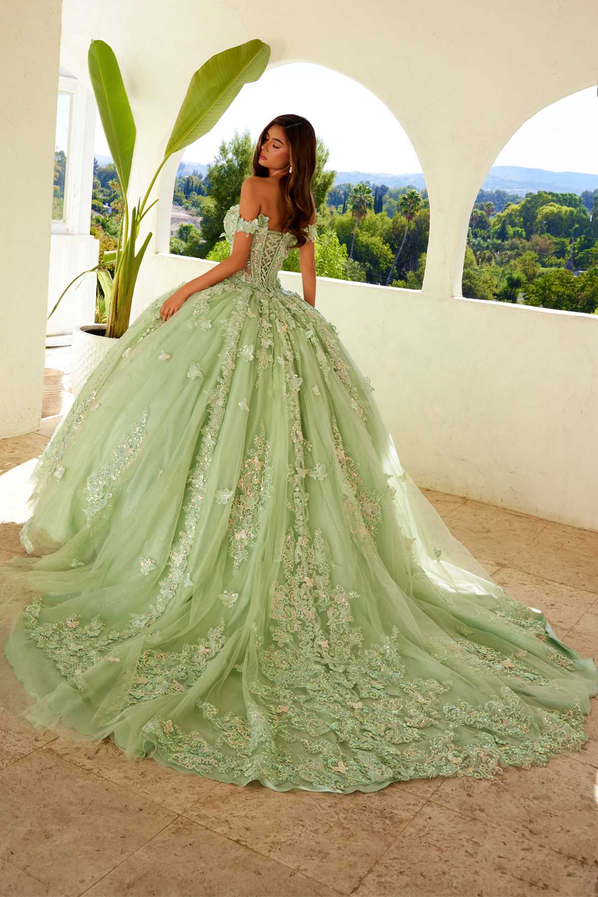 Vestido de fiesta quinceañera Juliet JT1485J estilo Cenicienta con hombros descubiertos