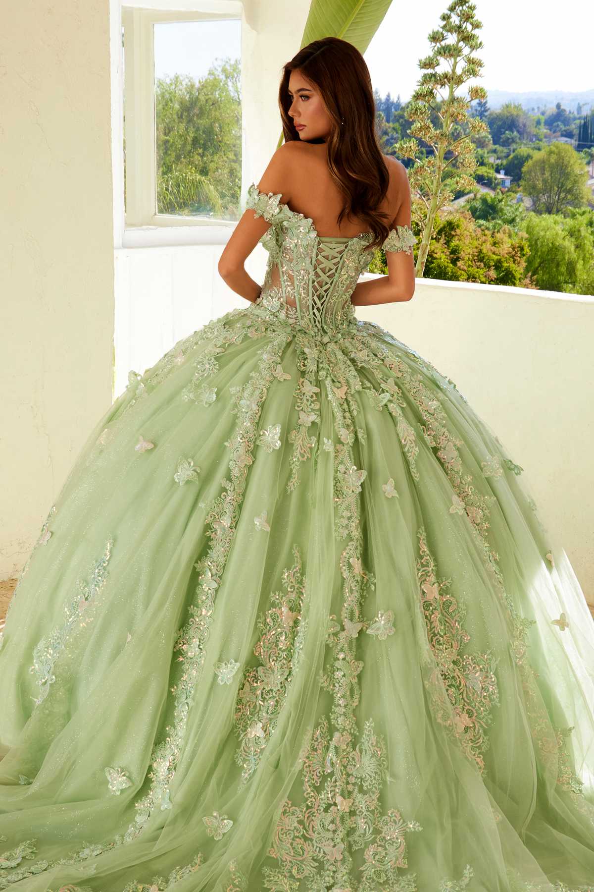 Vestido de fiesta quinceañera Juliet JT1485J estilo Cenicienta con hombros descubiertos